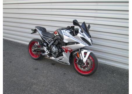 SUZUKI GSX-8R
